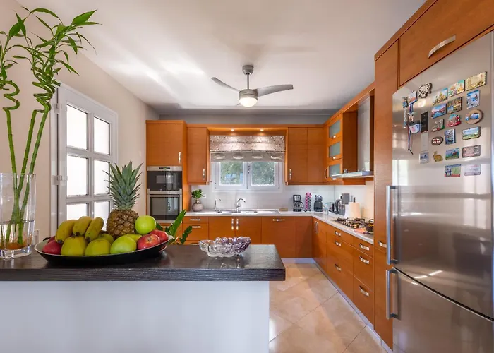 Villa Alkis Dream With Jacuzzi *