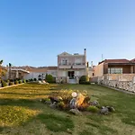 Villa Alkis Dream With Jacuzzi