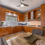 Villa Alkis Dream With Jacuzzi